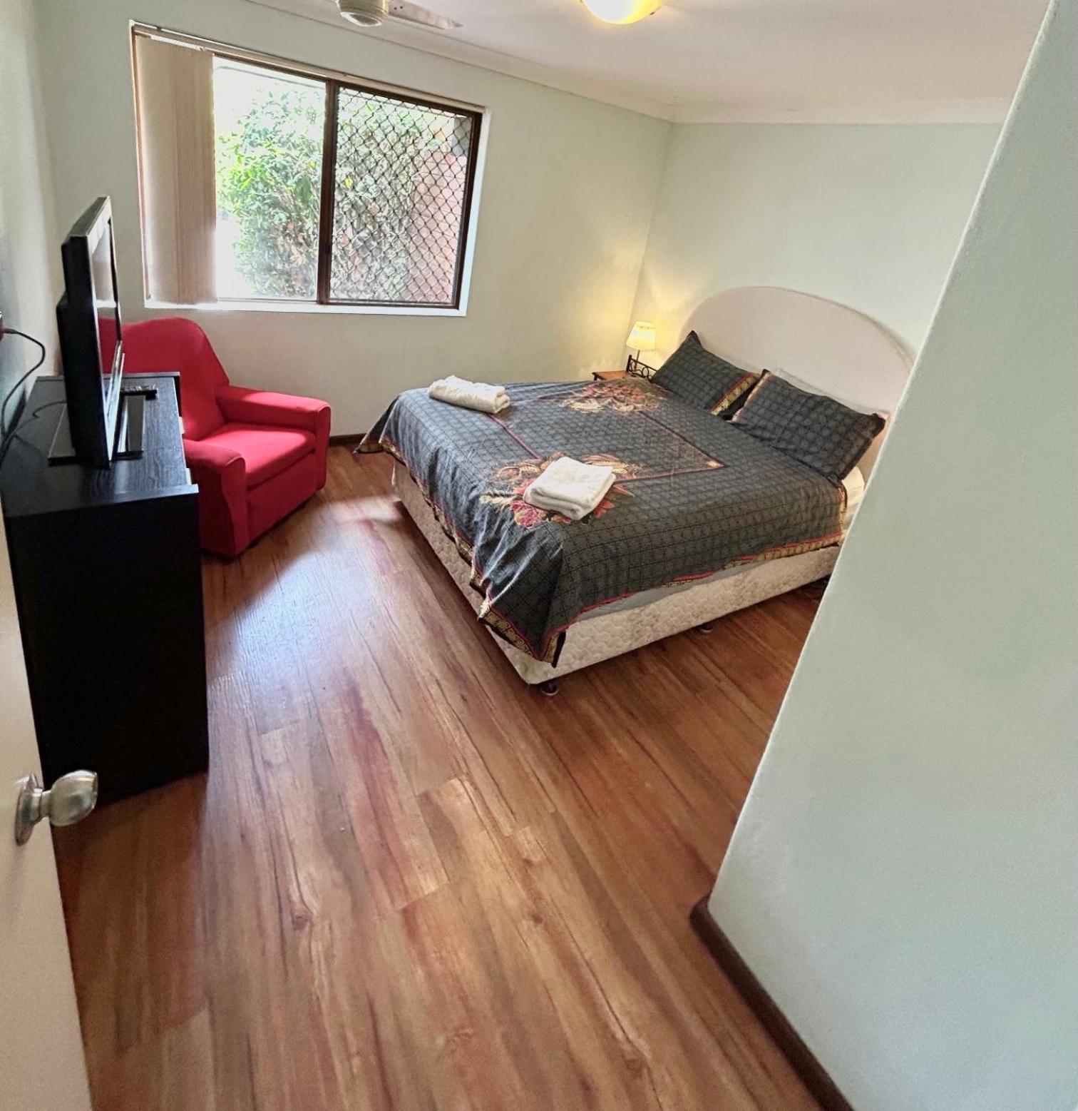 Geraldton Holiday Unit With Free Streaming Exterior photo